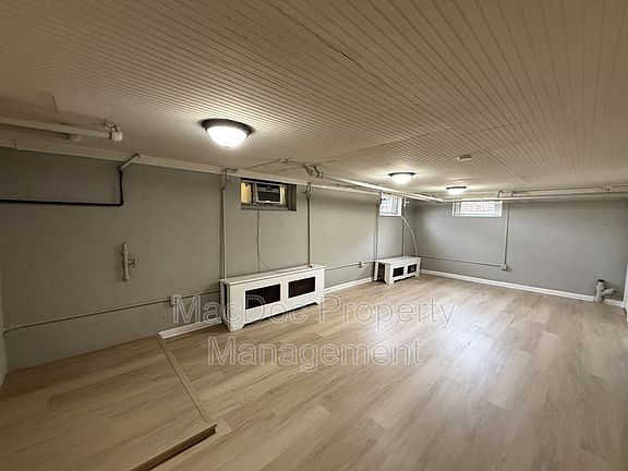 3rd image of 1003 Kenmore Ave APT 5