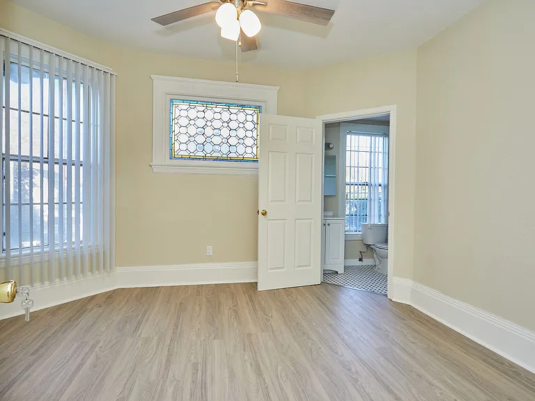 Victorian @11th Place — Photo 28