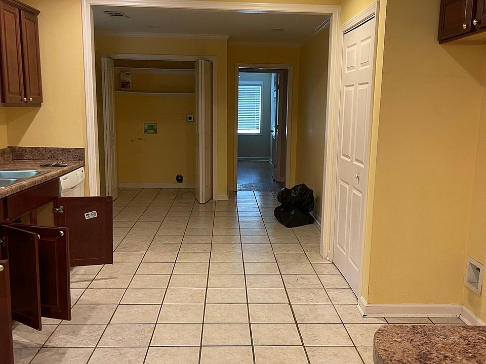 Kitchen and sitting area