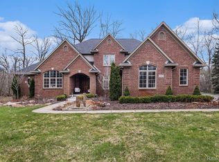30525 Helmandale Dr, Franklin, MI