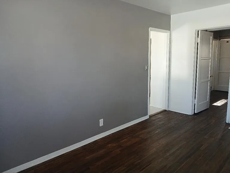 703 E Jefferson Ave — Photo 3