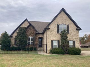 204 Allen Dr, Greenbrier, TN 37073