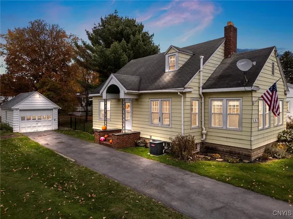 11 Onondaga St, Tully, NY 13159