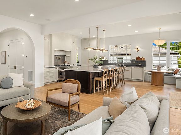 4th image of 4321 NE 57th Street