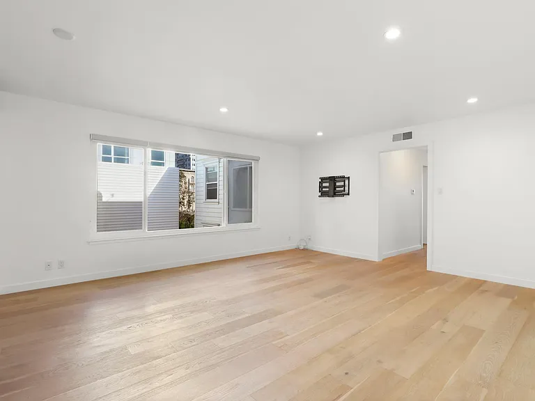 1541 Filbert St #3 — Photo 11