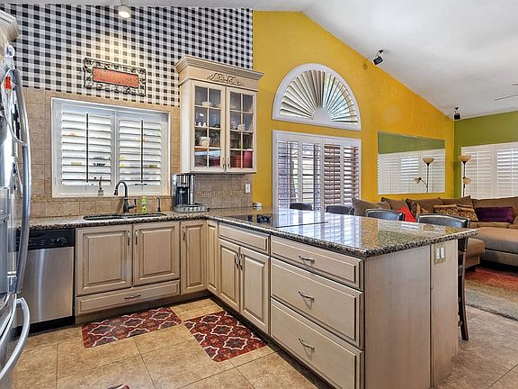 5th image of 733 Sea Pines Ln