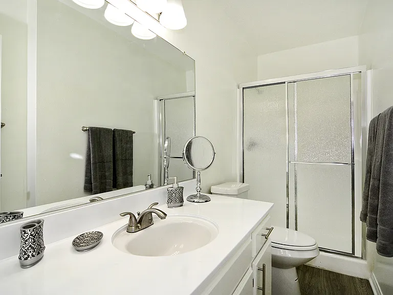 ZELZAH APARTMENTS — Photo 9