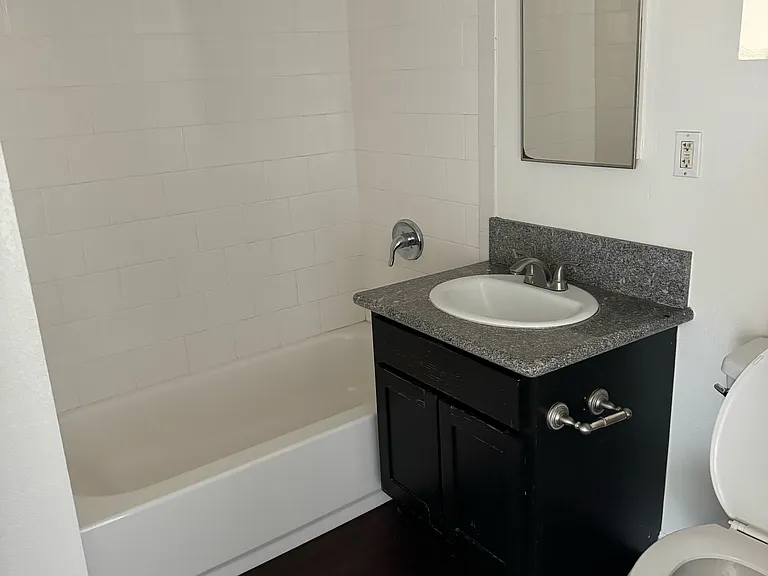 1450 Locust Ave #304 — Photo 8