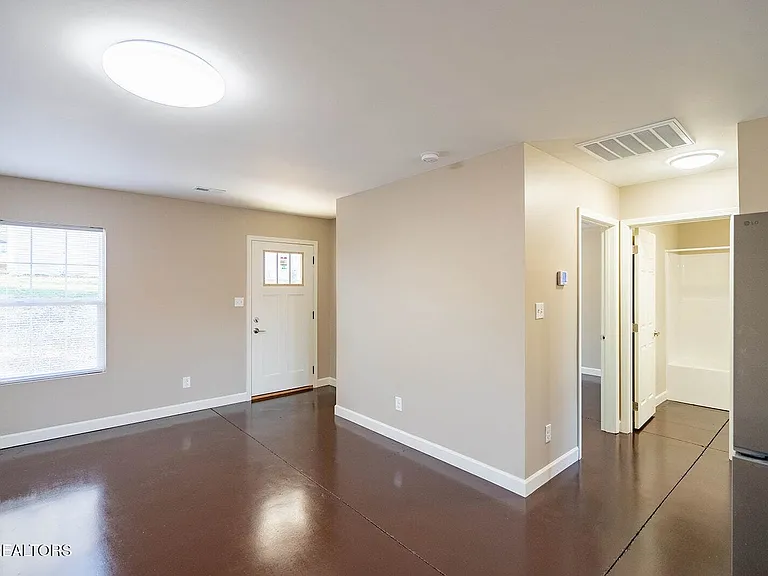 106 E Maire Ave — Photo 12