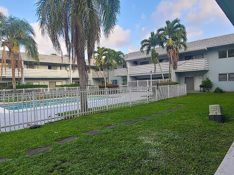 4251 NW 5th St #109B — Photo 16