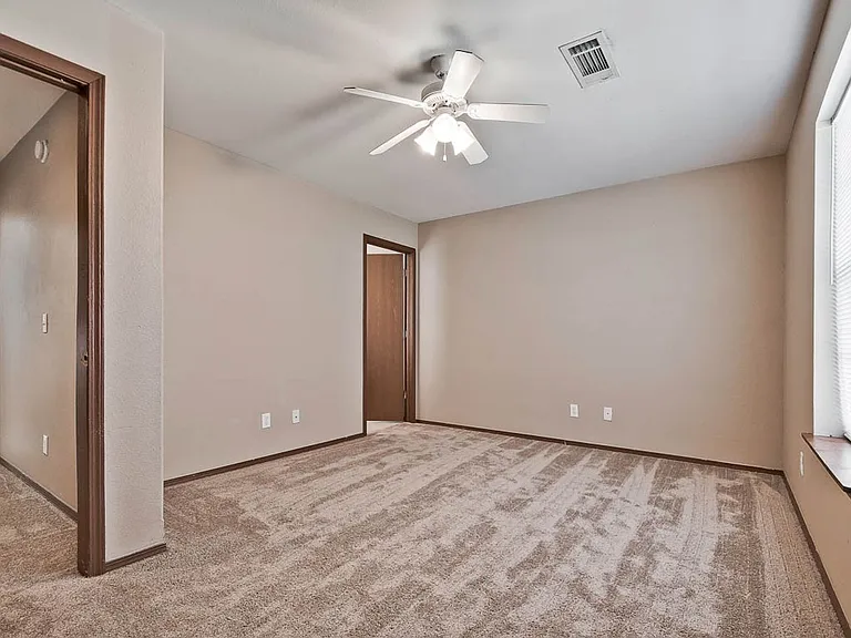 2215 Hidden Lake St — Photo 8