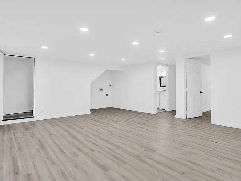 2735 Stuart Dr — Photo 38