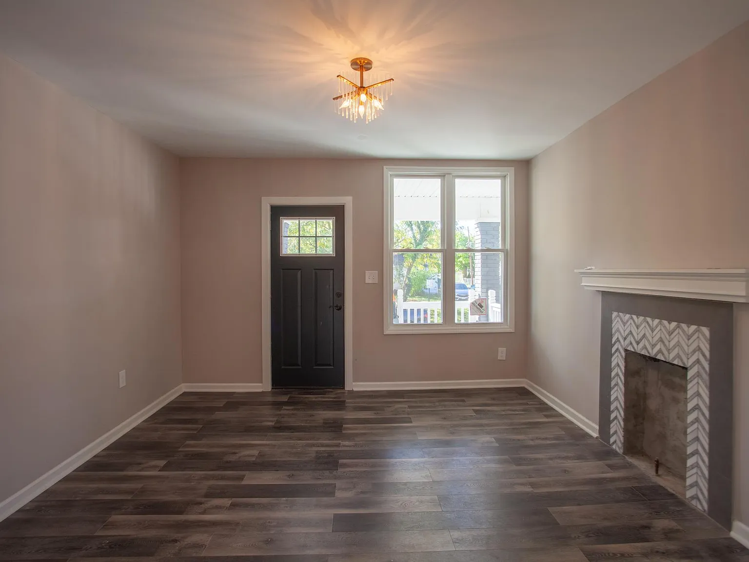 716 Gilbert St — Photo 2