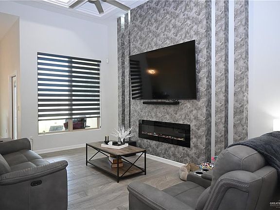 4th image of 1311 E Danielle Ave