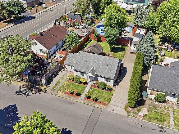 5th image of 2027 Coral Ave NE