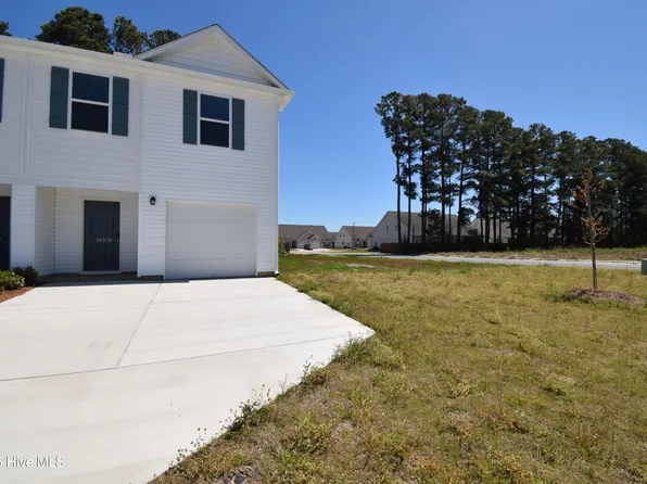 2400 Brookville Dr #B, Greenville, NC 27834