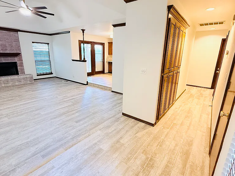 1817 Victoria Dr — Photo 4