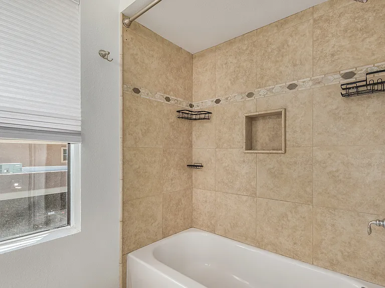 731 E North Ln — Photo 8