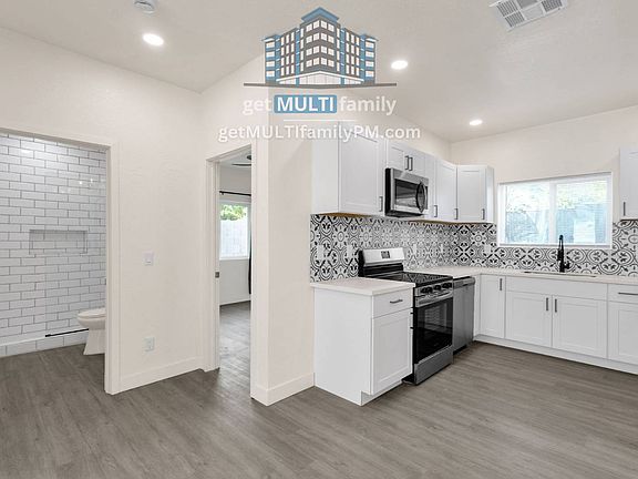 5th image of 1006 E Pasadena Ave #C