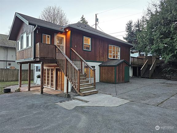 3rd image of 312 Charlotte Avenue W