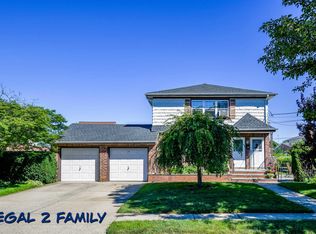 77 1st St, New Hyde Park, NY 11040