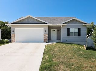 203 E Plum St, Anamosa, IA 52205