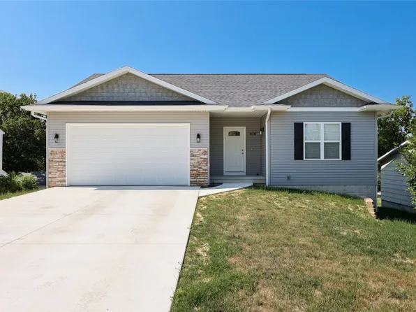 203 E Plum St, Anamosa, IA 52205