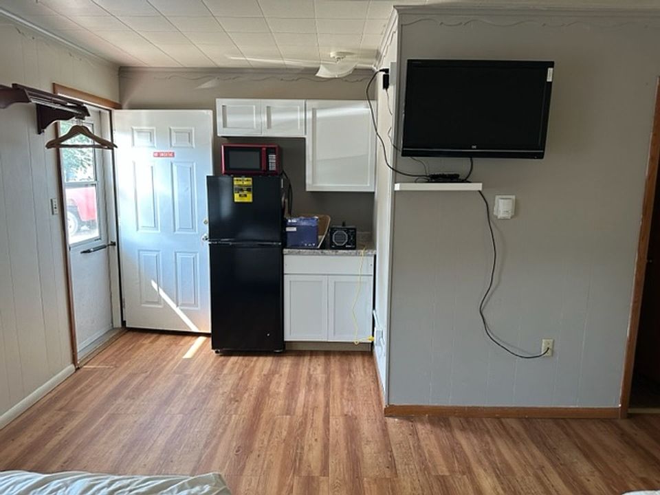1st image of 605 30th Ave W Unit 605-12