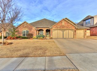 19512 Crest Ridge Dr, Edmond, OK 73012