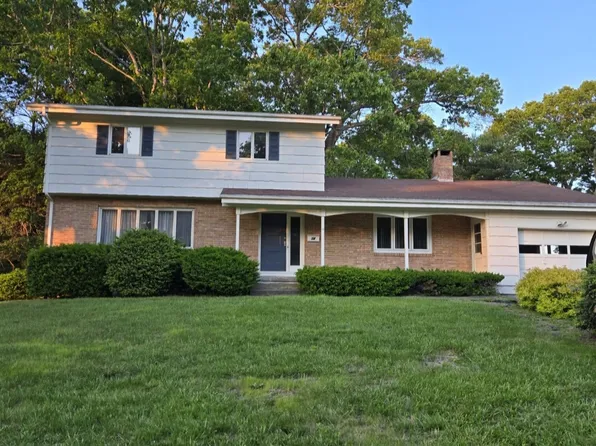 34 Reyquinn St, New London, CT 06320