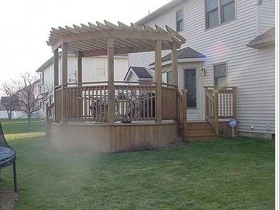 Deck with pergola