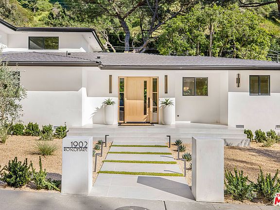 2nd image of 1902 Roscomare Rd