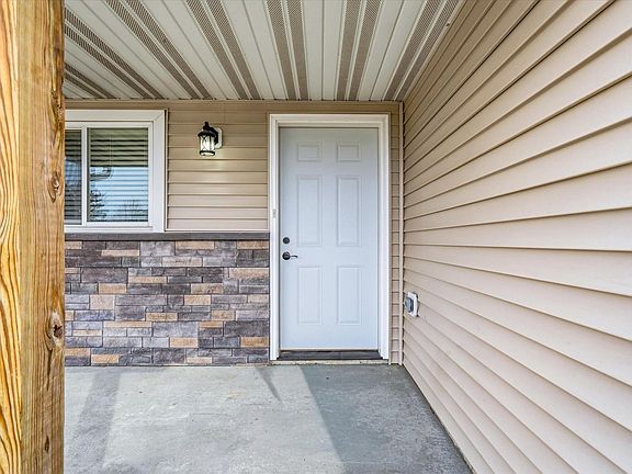 5th image of 405 E Cheyenne St