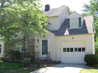 824 Quilliams Rd, Cleveland Heights, OH 44121