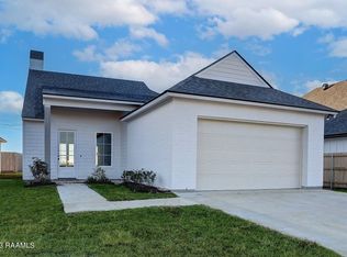 209 Queenstown Ave, Youngsville, LA 70592