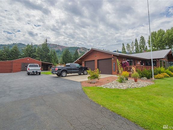 Large paved driveway makes snow removal easy