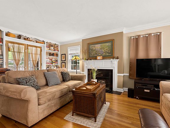 4th image of 221 N Highland Ave