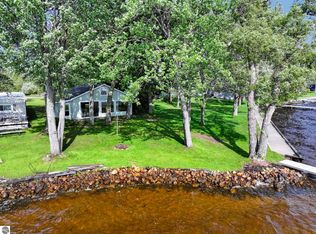 657 E Lake Mitchell Dr, Cadillac, MI 49601