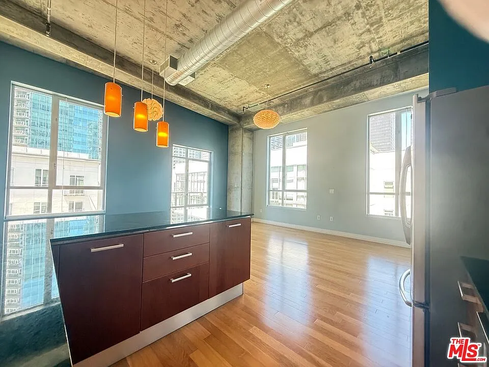 645 W 9th St #731