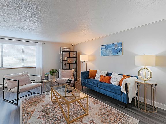 5th image of 1120 Fox Hill Dr APT 410