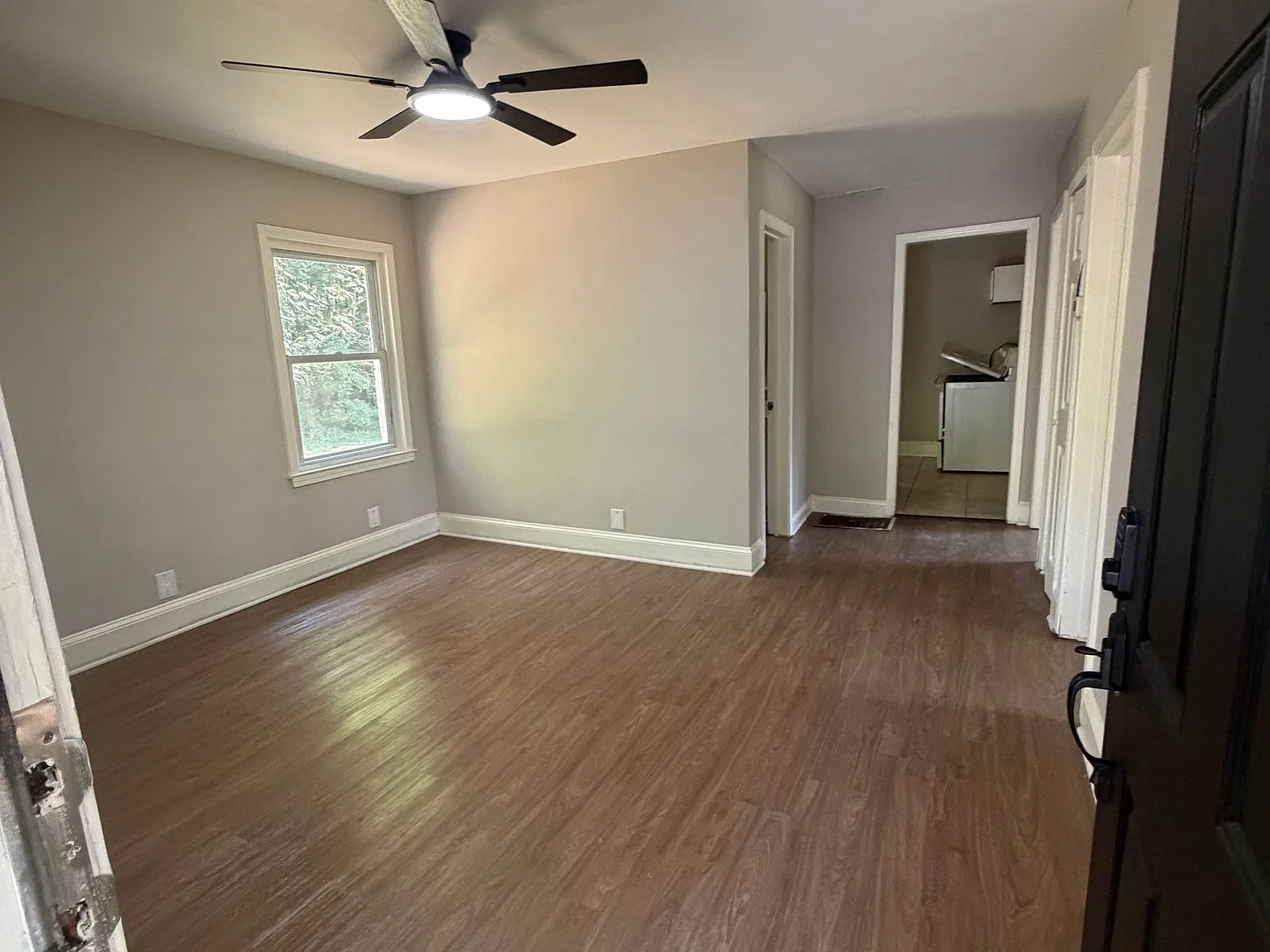 3110 Capitol Dr — Photo 4