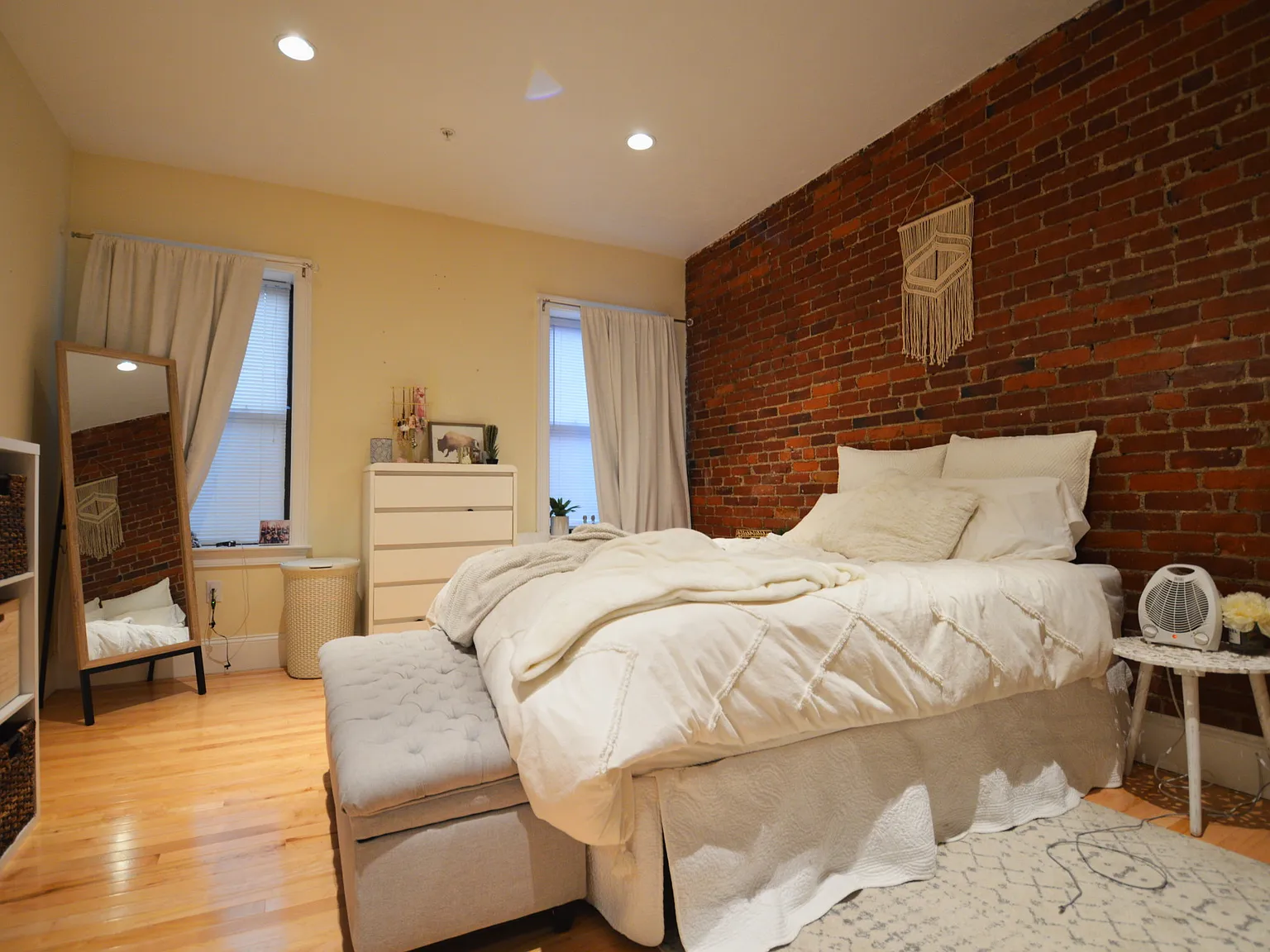 4 bed, 1500 sqft, $6,100 — Photo 4