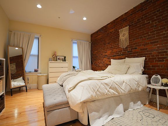 4th image of 1203 Beacon St #12
