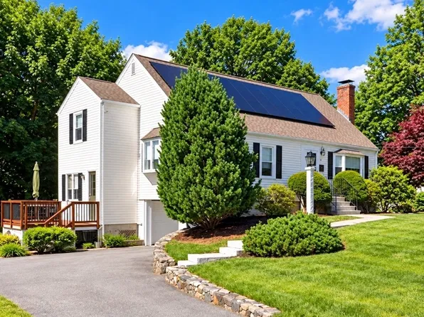 8 Digren Rd, Natick, MA 01760