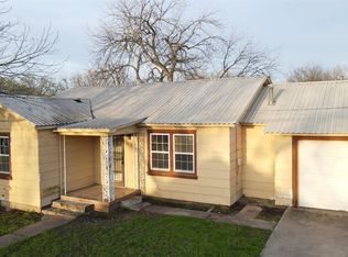 903 N Page St, Comanche, TX 76442