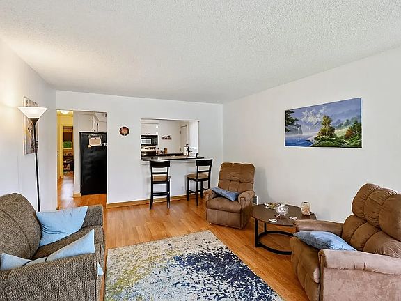 3rd image of 3401 Garfield St NE #1
