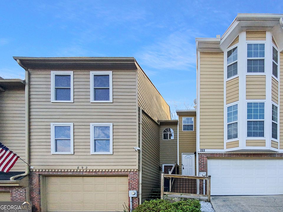1st image of 890 Edgewater Cir
