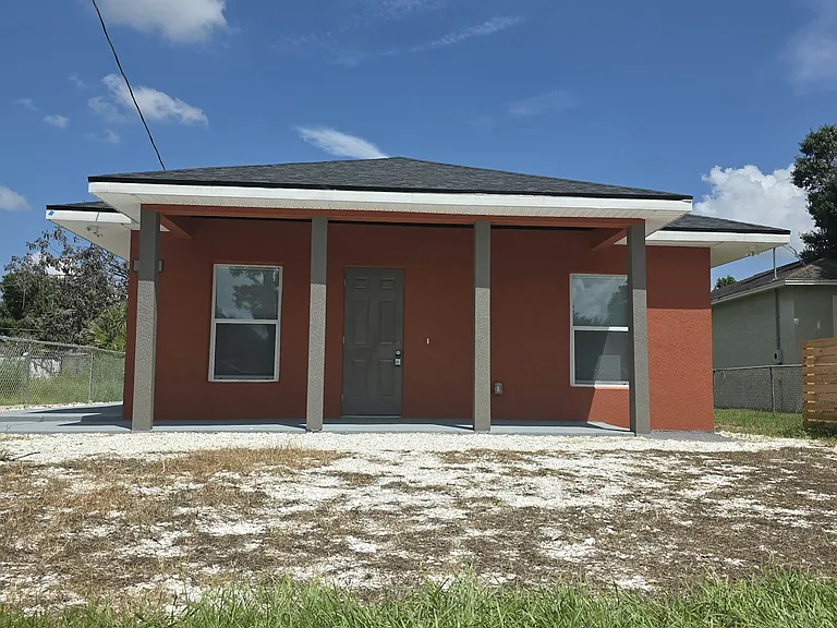 119 Pine Island Dr — Photo 1
