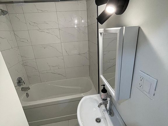 4th image of 567 Woolwich St #6
