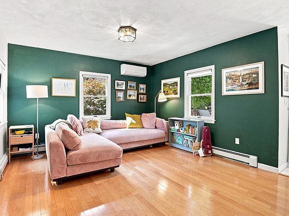 4th image of 19 Forest Ave